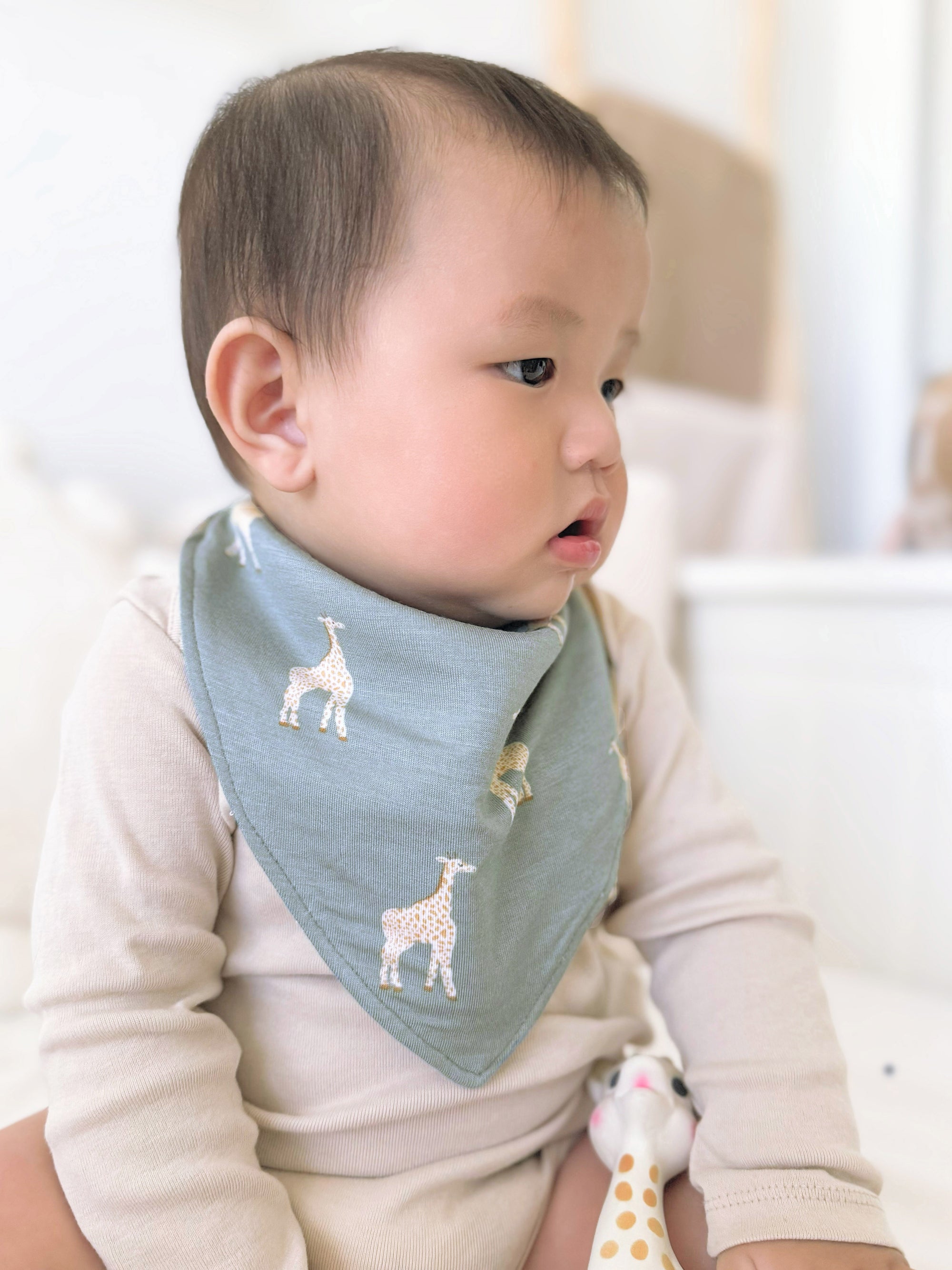 günamüna Bandana Bib - Giraffe (Min. of 2, multiples of 2)
