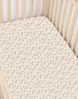 günamüna Crib Sheet - Posies (Min. of 2, multiples of 2)