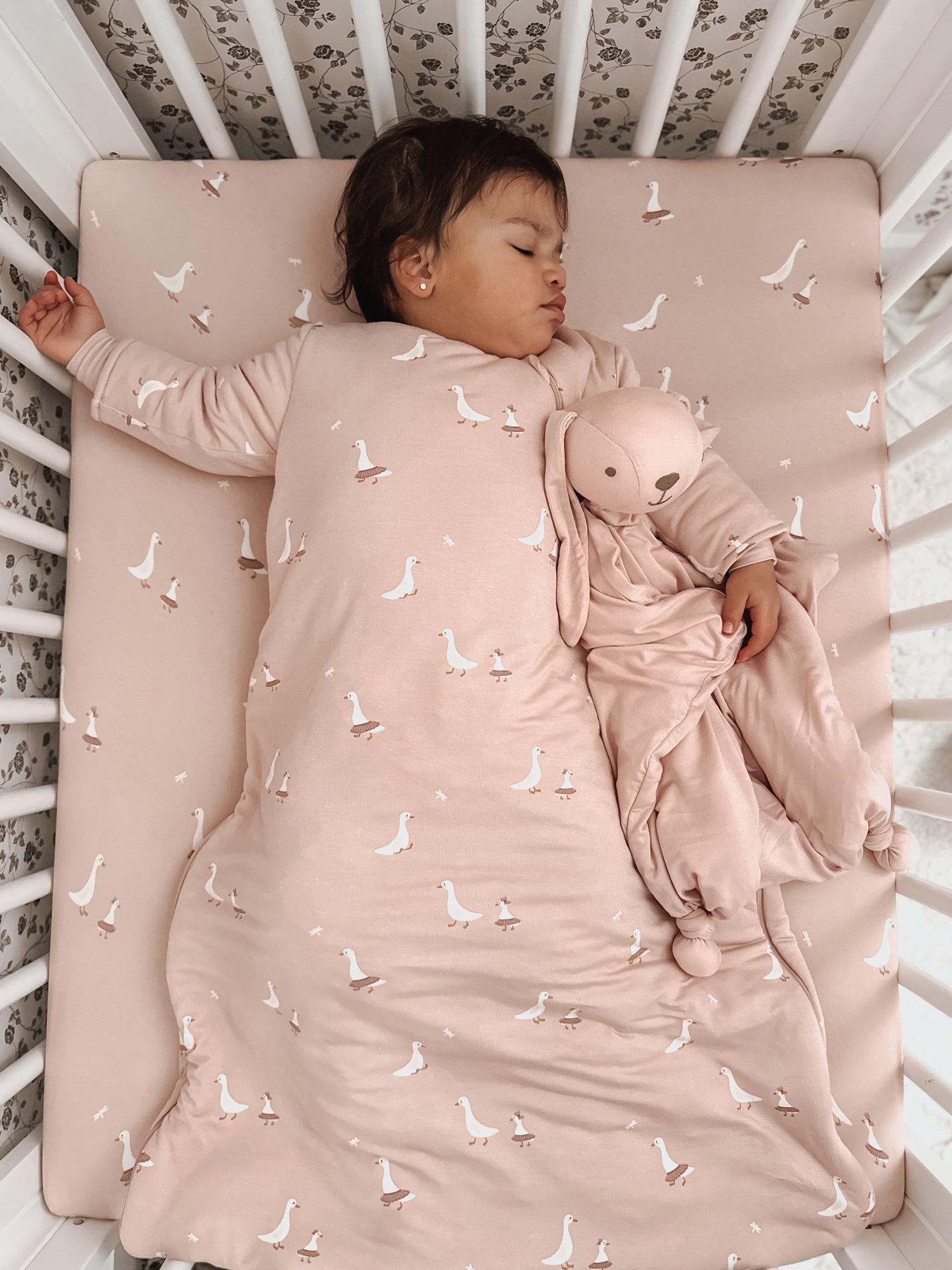 günamüna Crib Sheet - Tutu Goose (Min. of 2, multiples of 2)
