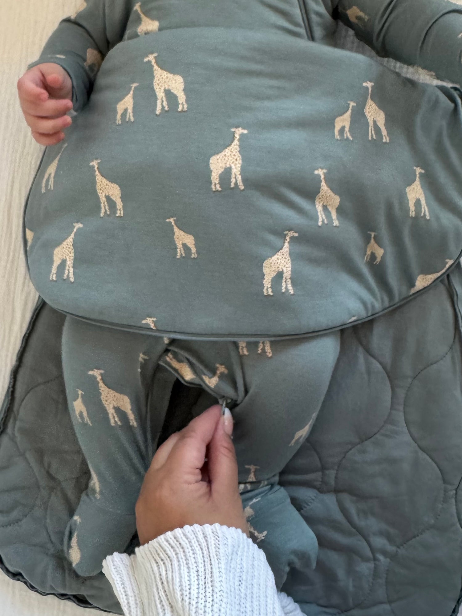 günamüna Transitional Swaddle Sleep Sack Duvet Bamboo Giraffe Moss 2.5 TOG (Min. of 2, multiples of 2)