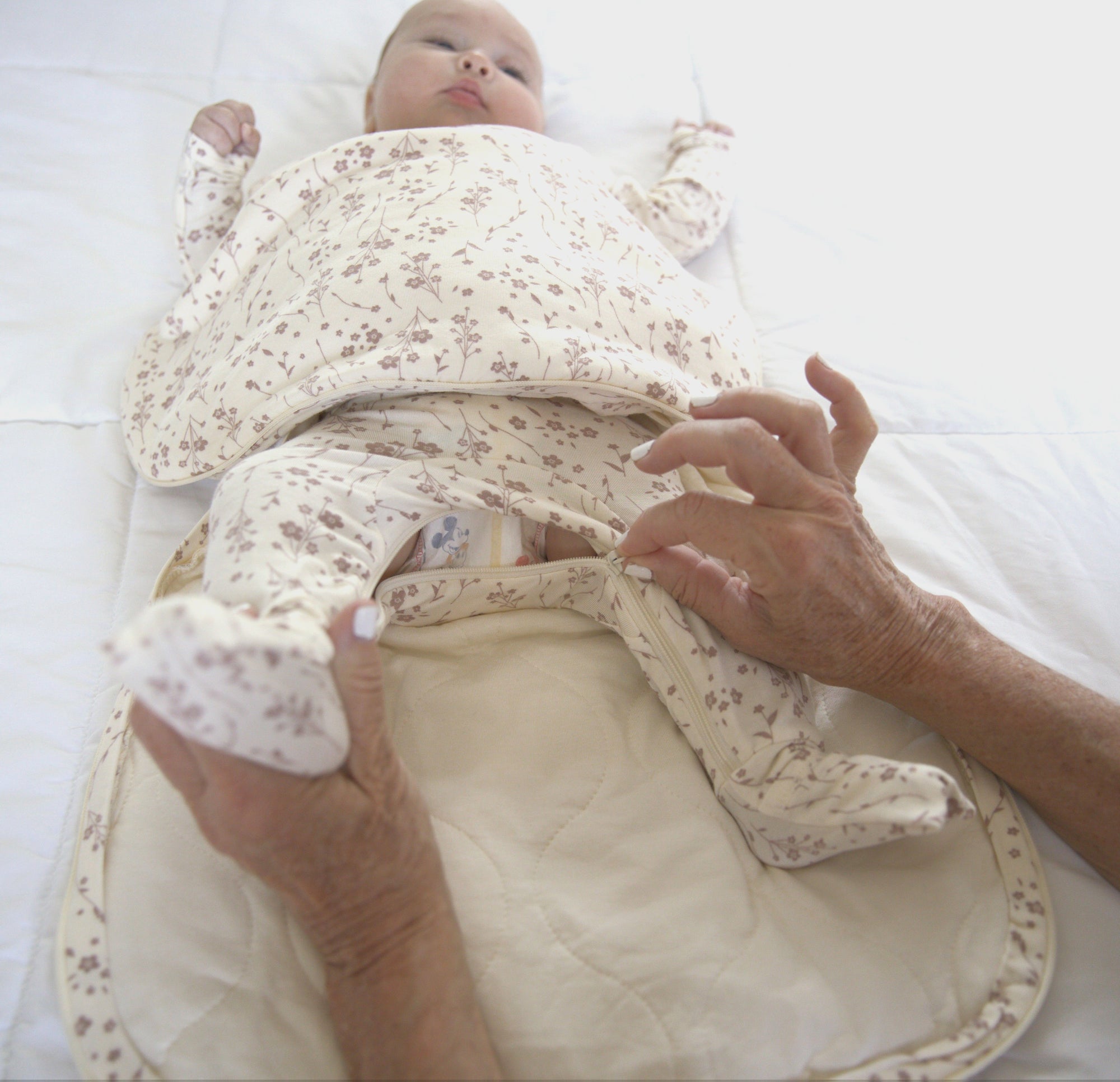 günamüna Swaddle Sleep Sack Duvet Bamboo Posies 2.6 TOG (Min. of 2, multiples of 2)