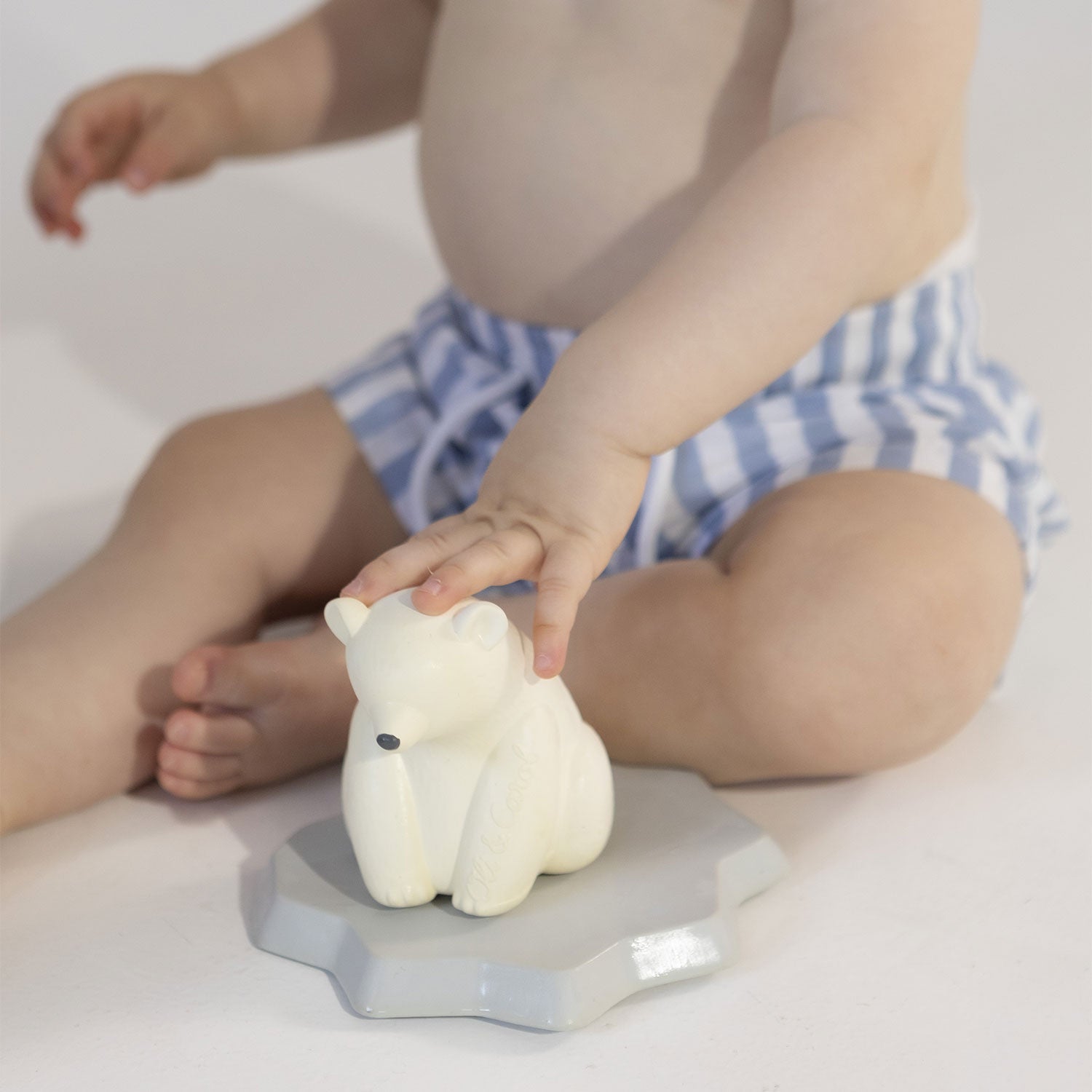 Oli & Carol Polar Bear Bath Toy (Min. of 2 PK, multiples of 2 PK)