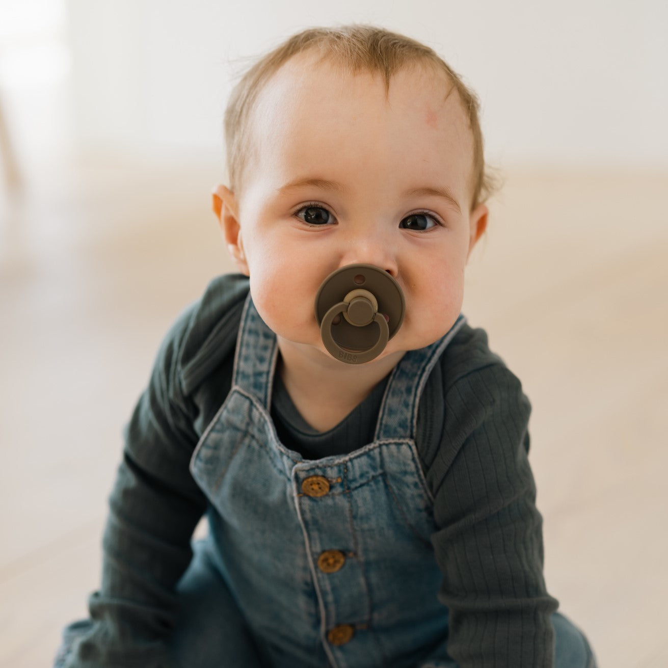 BIBS Pacifier Original COLOUR Latex 4 PK Ivory/Sand/Vanilla/Dark Oak (Min. of 2 PK, multiples of 2 PK)