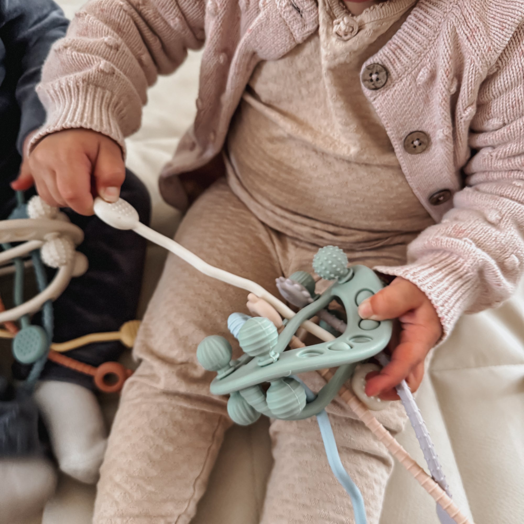 noüka Space Pull Toy - Fall Winds (Sold in Case of 2, Qty of 1=2 products)