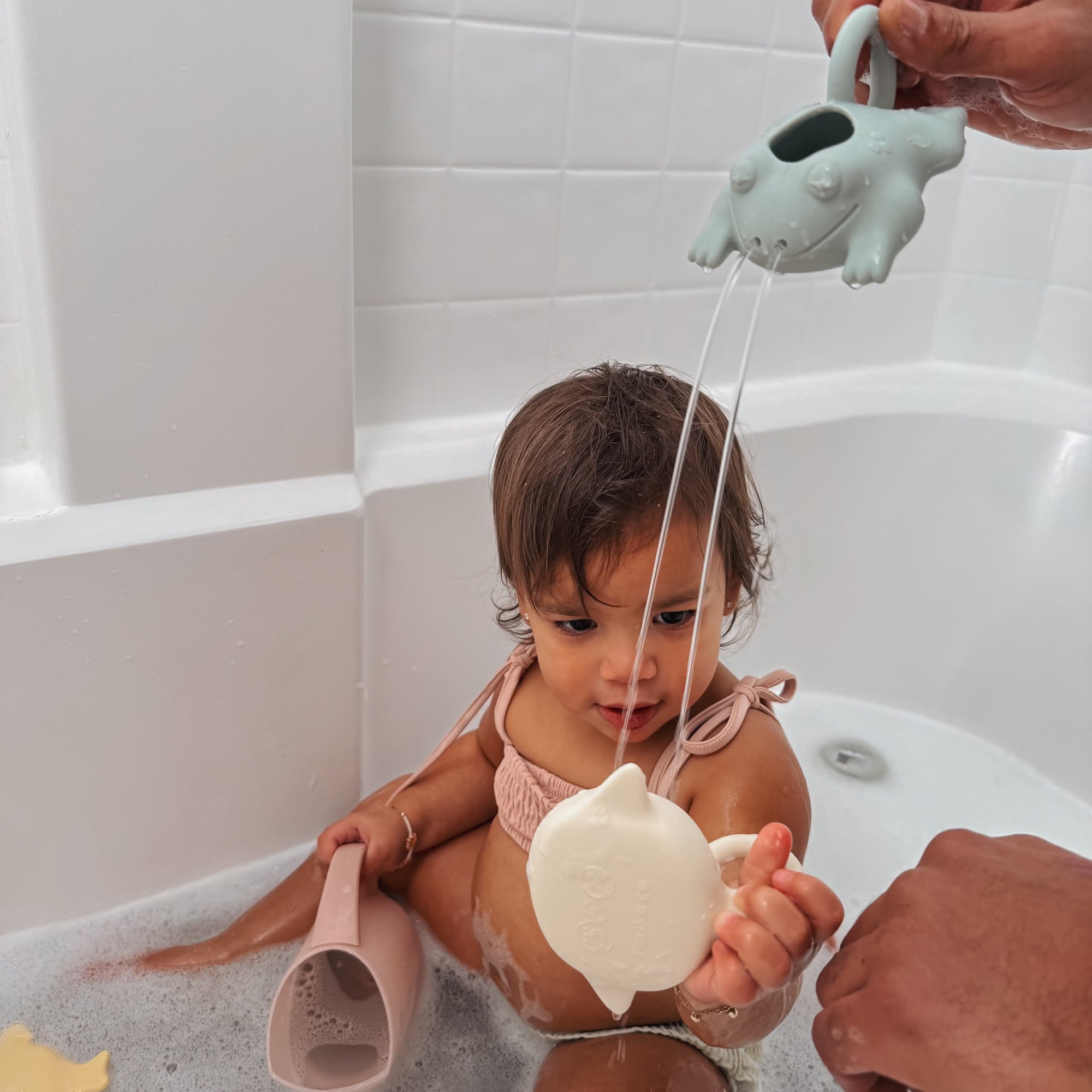 noüka Scoop & Sprinkle Water Animals - Splash (Sold in Case of 2, Qty of 1=2 products)