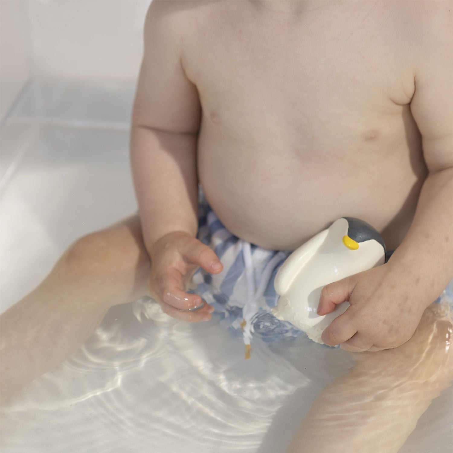 Oli & Carol Penguin Bath Toy (Min. of 2 PK, multiples of 2 PK)