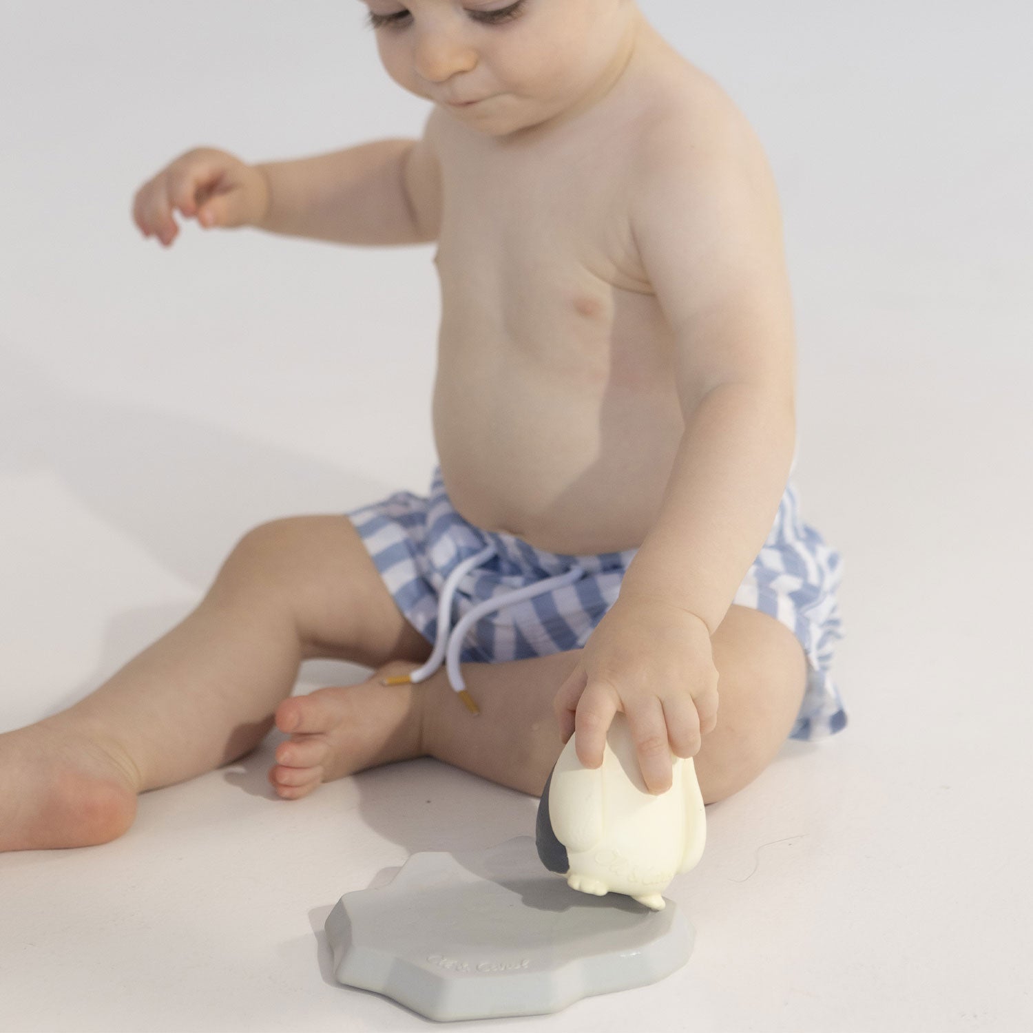 Oli & Carol Penguin Bath Toy (Min. of 2 PK, multiples of 2 PK)