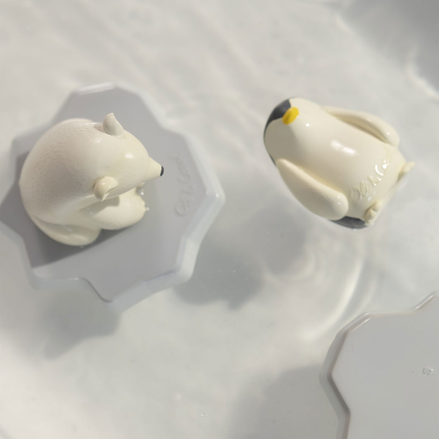 Oli & Carol Penguin Bath Toy (Min. of 2 PK, multiples of 2 PK)