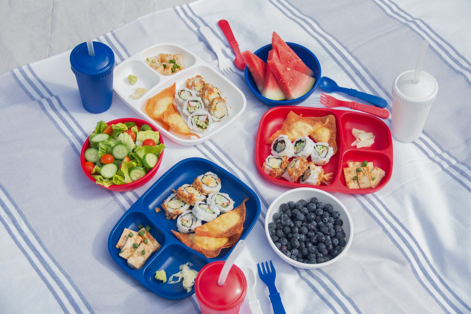 Re-Play Divide Tray - Navy (Min. of 2 PK, Multiples of 2 PK)