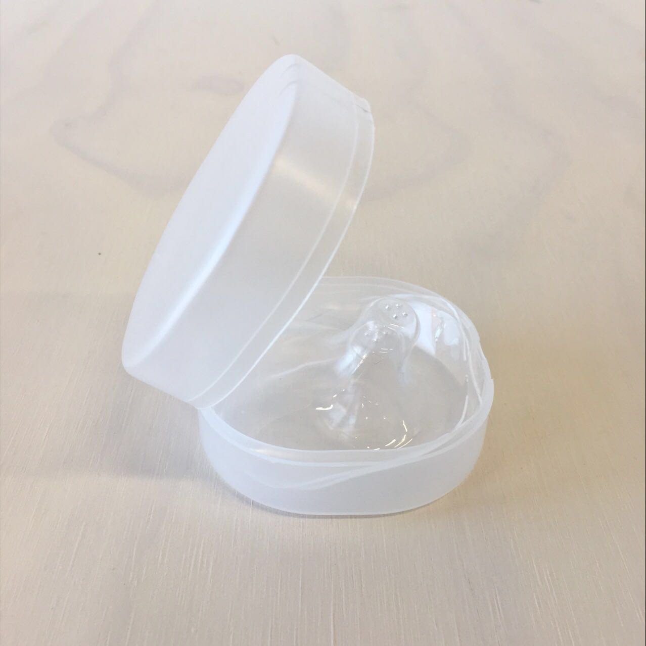 Haakaa Breastfeeding Nipple Shield- Orthodontic shape (Round Base) (Min. of 4 multiples of 4)