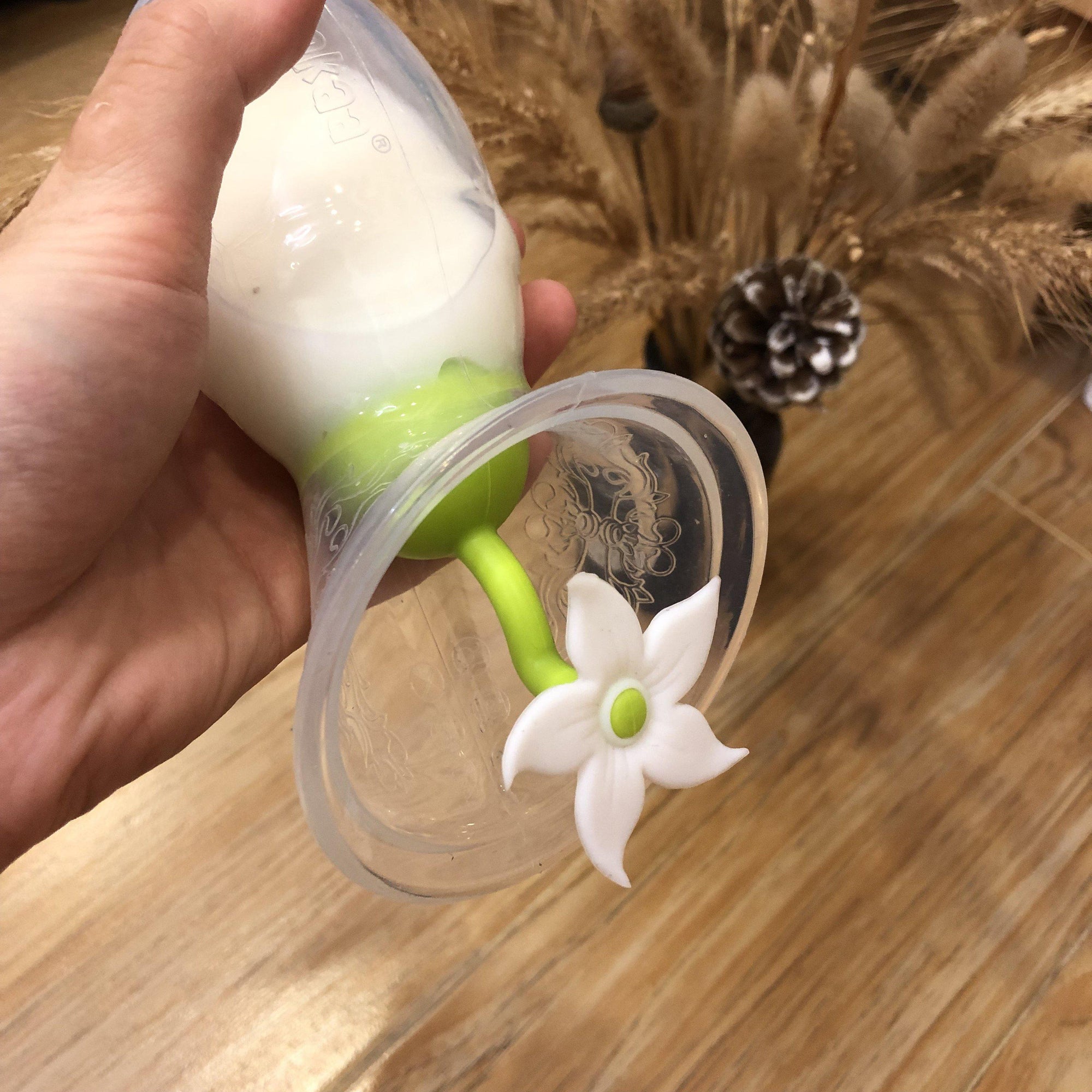 Haakaa Breast Pump Flower Stopper White (Min. of 1, multiples of 1)