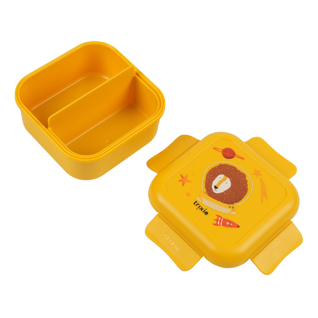 Trixie Snack box with clips - Spaceman Mr. Lion (Min. of 2 PK, multiples of 2 PK)