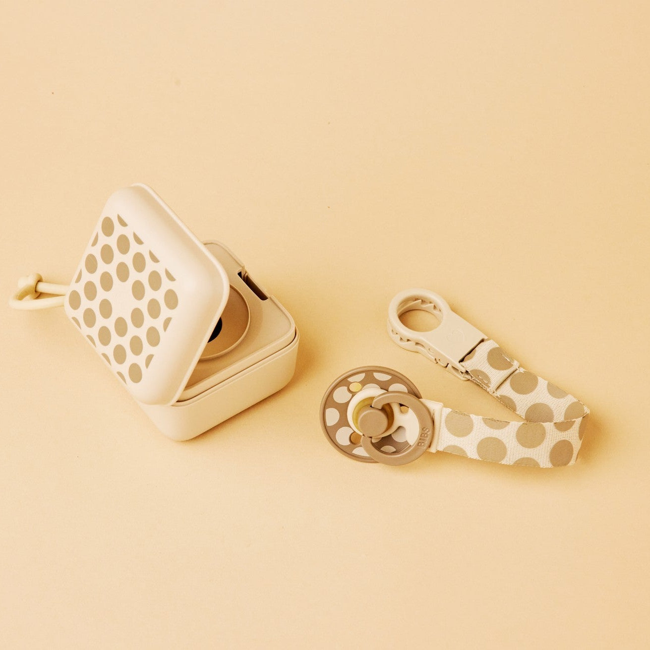 BIBS Studio Pacifier Clip Loop Polka Mega Vanilla Dark Oak(Min. of 2 PK , multiples of 2 PK)