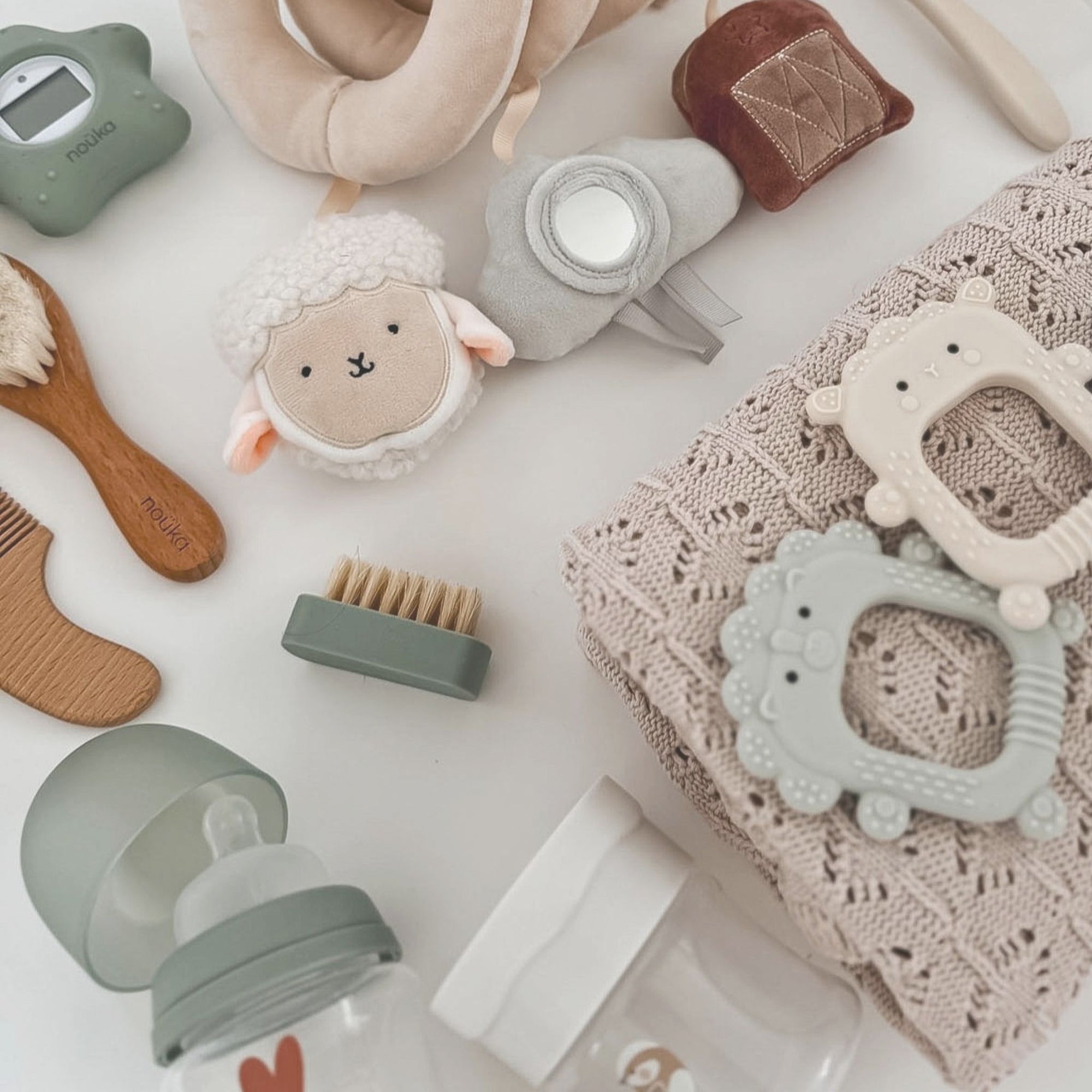 noüka Silicone Teether Toy - Roary the Lion (Sold in Case of 2, Qty of 1=2 products)