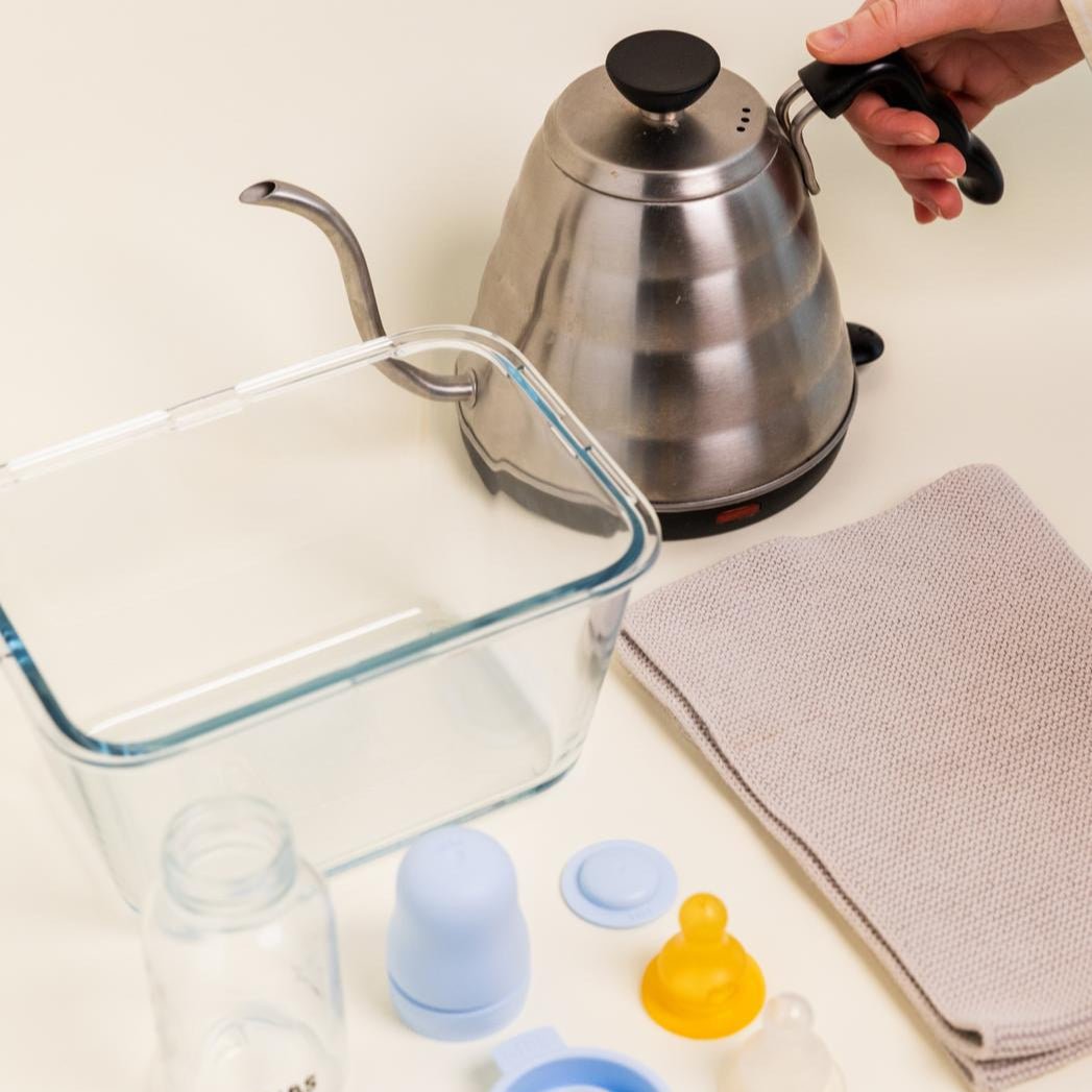 BIBS Glass Baby Bottle Round Latex 1 pack 240 ml Medium Flow Ivory (Min. of 2 PK , multiples of 2 PK) - MAIGHAN DISTRIBUTION CANADA