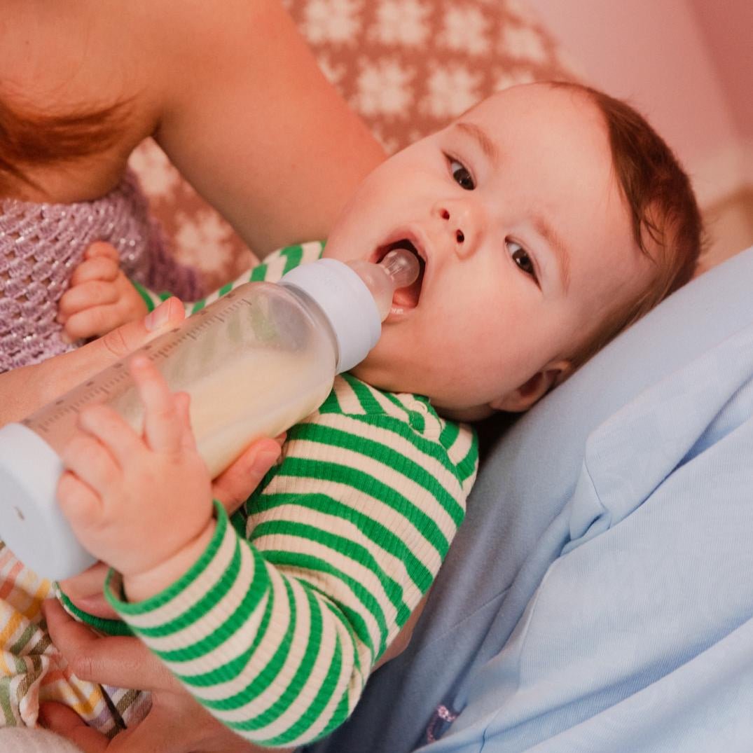 BIBS Glass Baby Bottle Round Silicone 1 pack 120 ml Slow Flow Sage (Min. of 2 PK , multiples of 2 PK) - MAIGHAN DISTRIBUTION CANADA