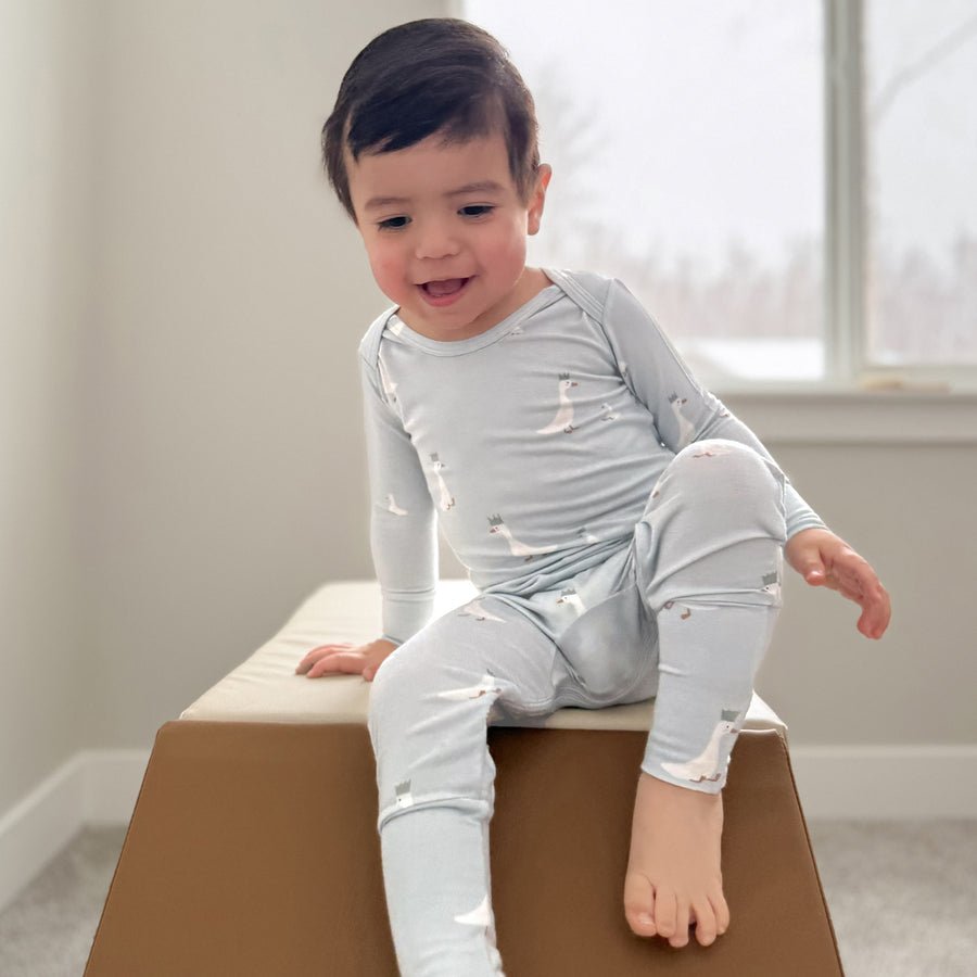 günamüna Convertible Footie Crowned Goose (Min. of 2, multiples of 2) - MAIGHAN DISTRIBUTION CANADA