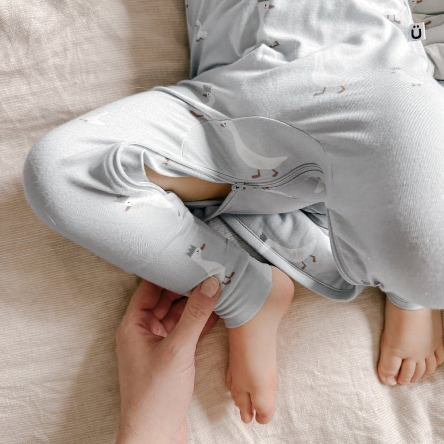 günamüna Convertible Footie Crowned Goose (Min. of 2, multiples of 2) - MAIGHAN DISTRIBUTION CANADA