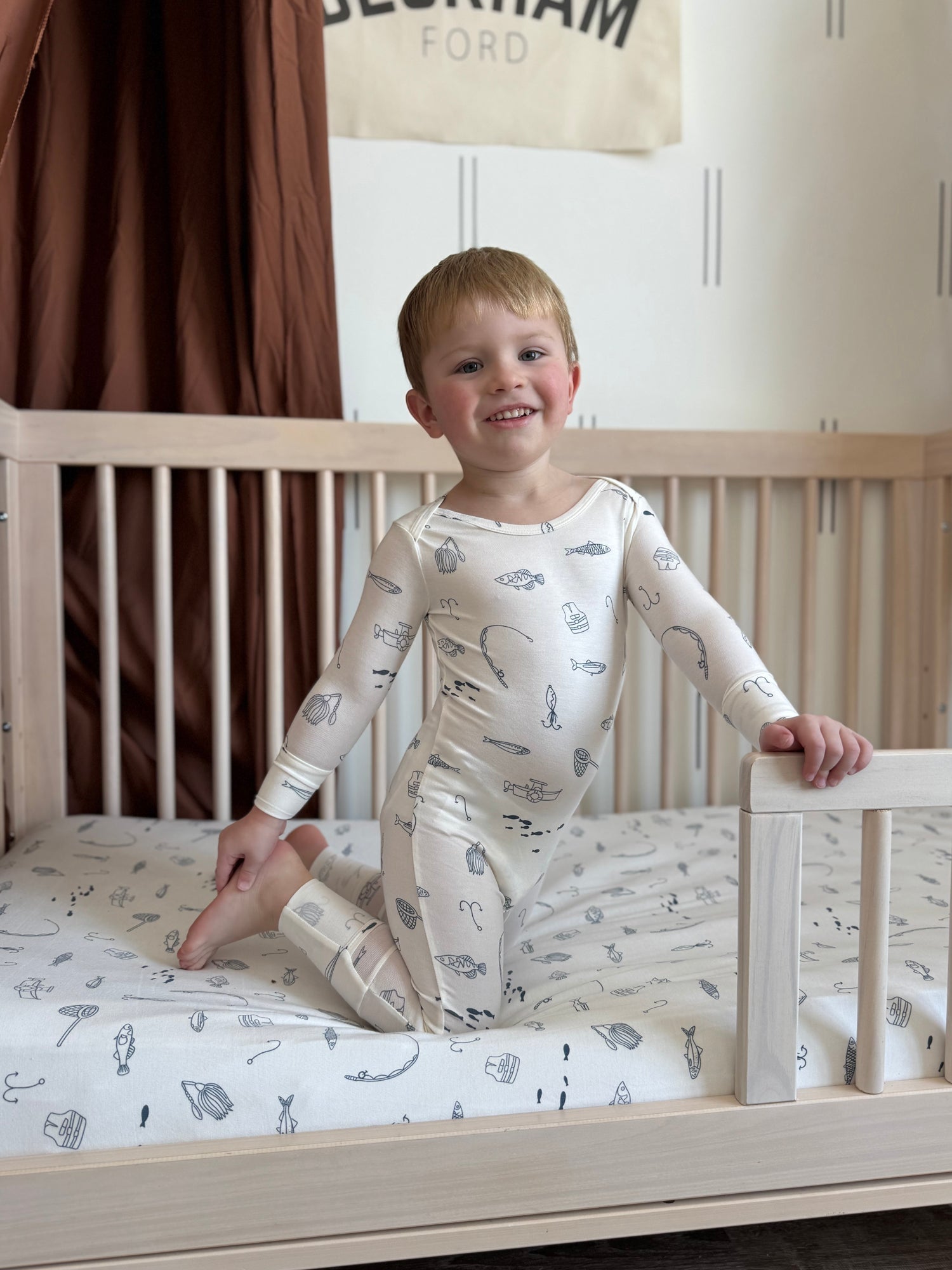 günamüna Crib Sheet - Fishing (Min. of 2, multiples of 2) - MAIGHAN DISTRIBUTION CANADA