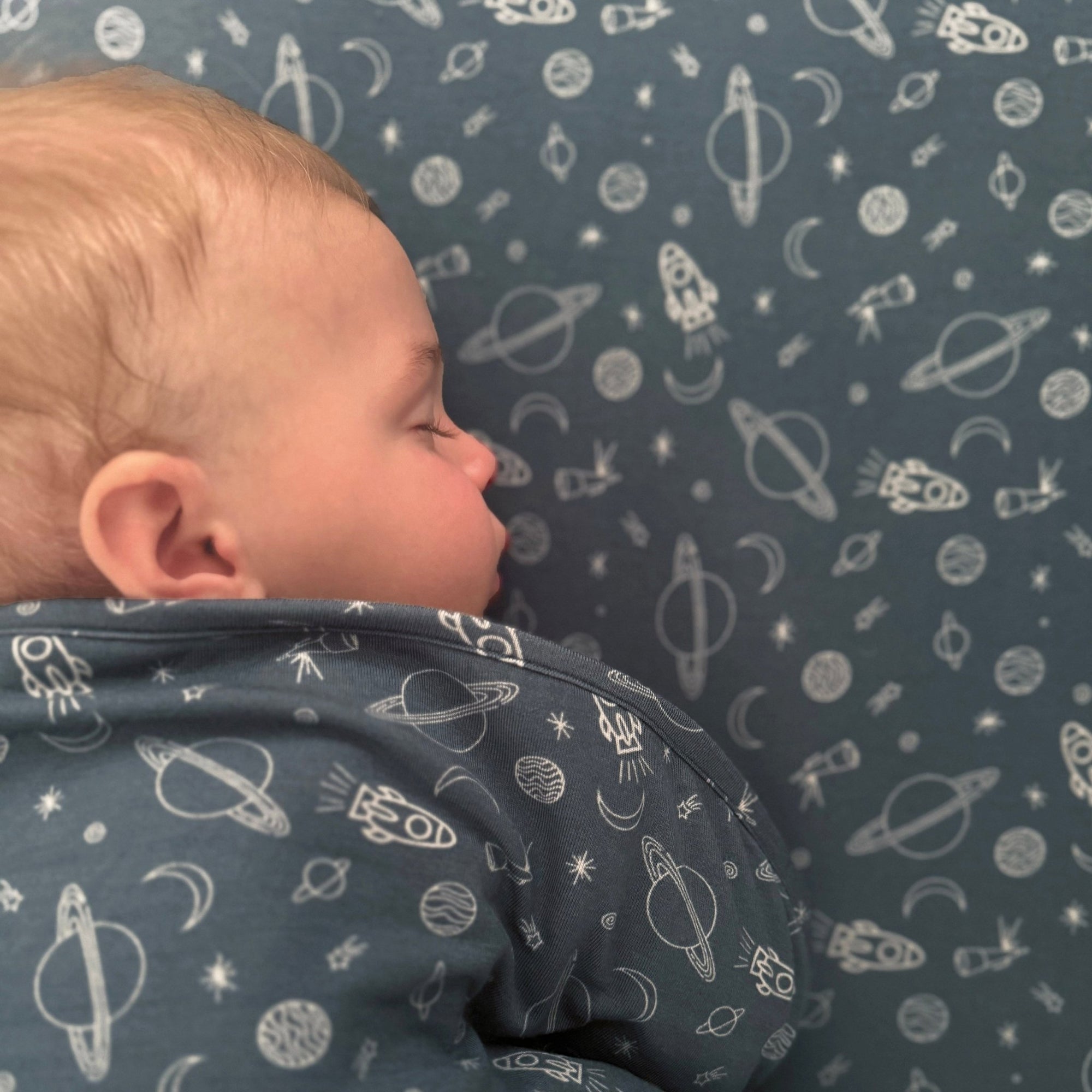 günamüna Crib Sheet - Space (Min. of 2, multiples of 2) - MAIGHAN DISTRIBUTION CANADA