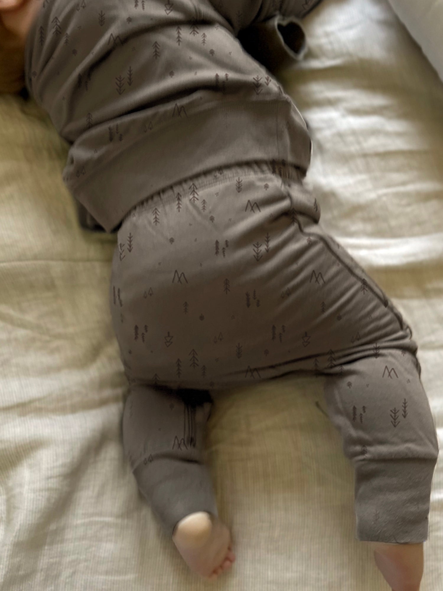 günamüna Fleece Sweatsuit National Park (Min. of 2, multiples of 2) - MAIGHAN DISTRIBUTION CANADA