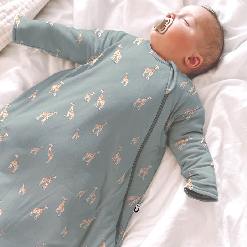 günamüna LONG Sleeve Sleep Sack Duvet Bamboo Giraffe Moss 2.5 TOG (Min of 2, multiples of 2) - MAIGHAN DISTRIBUTION CANADA