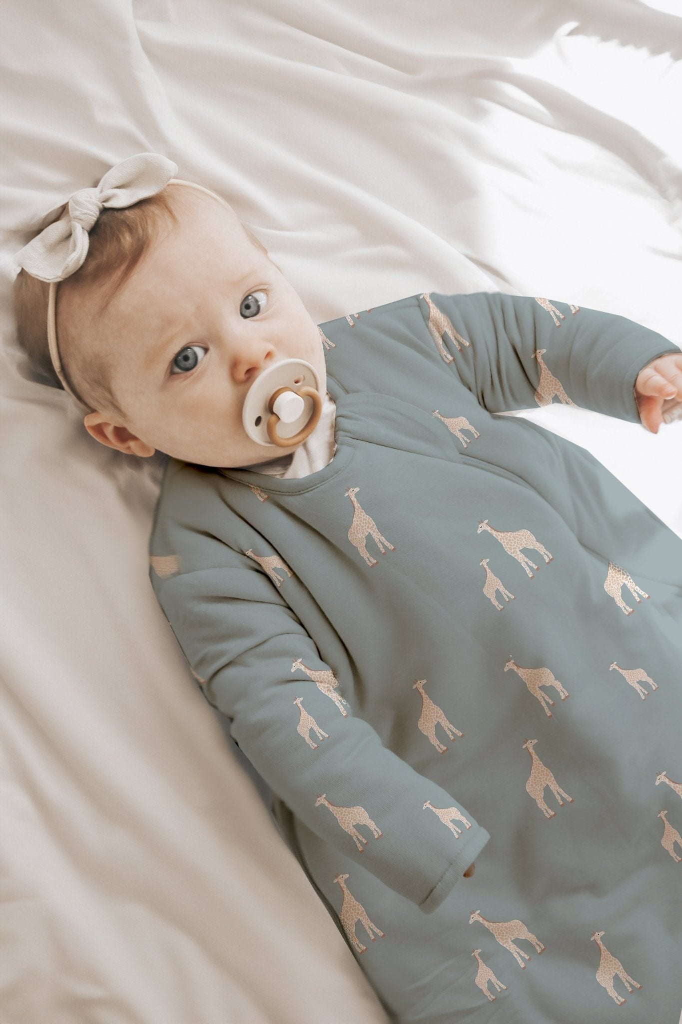 günamüna LONG Sleeve Sleep Sack Duvet Bamboo Giraffe Moss 2.5 TOG (Min of 2, multiples of 2) - MAIGHAN DISTRIBUTION CANADA