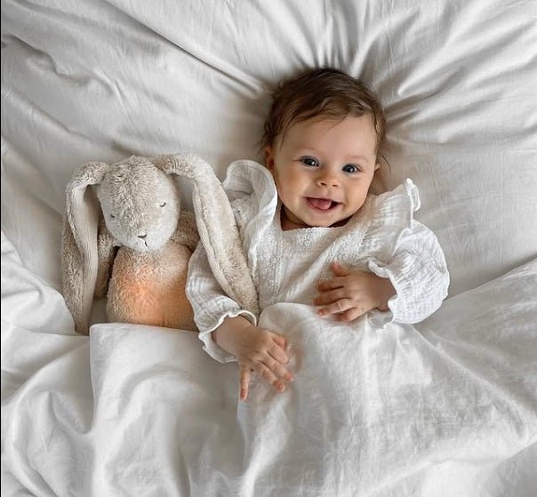 Moonie Organic Humming Bunny With Lamp - Polar (Min. of 2 PK, multiples of 2 PK) - MAIGHAN DISTRIBUTION CANADA