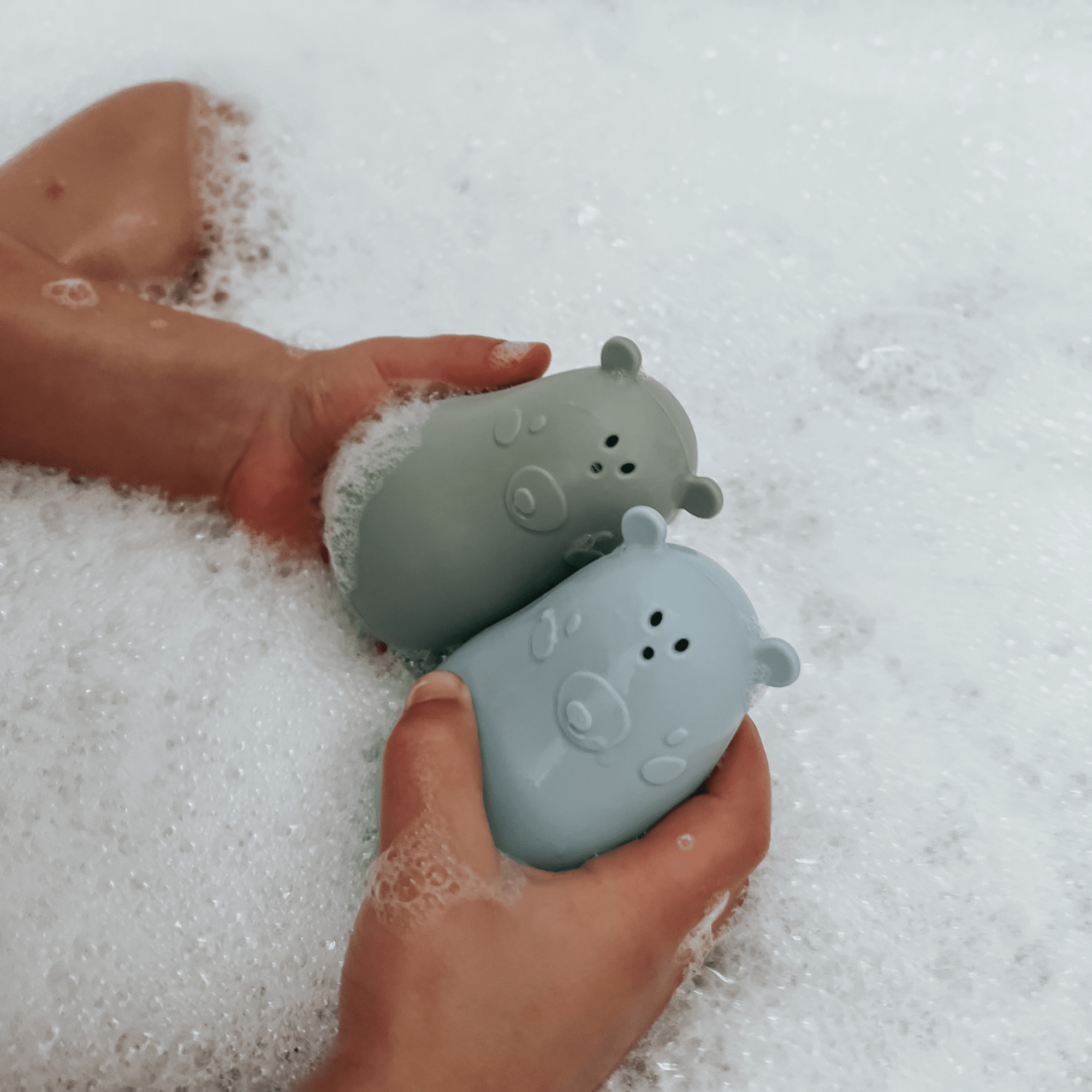 noüka Bear Bath Toy - Leaf Set (Min. of 2 PK, Multiples of 2 PK) - MAIGHAN DISTRIBUTION CANADA