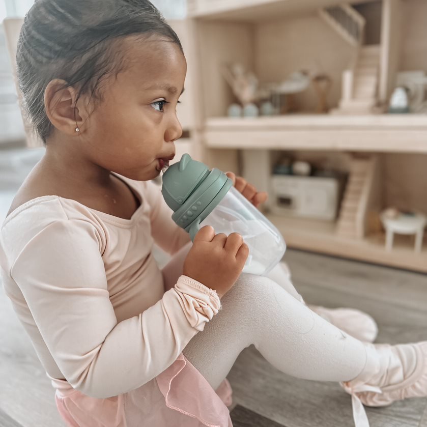 noüka Non - Spill Weighted Straw Cup 9 oz - Moss (Sold in Case of 2, Qty of 1=2 products) - MAIGHAN DISTRIBUTION CANADA