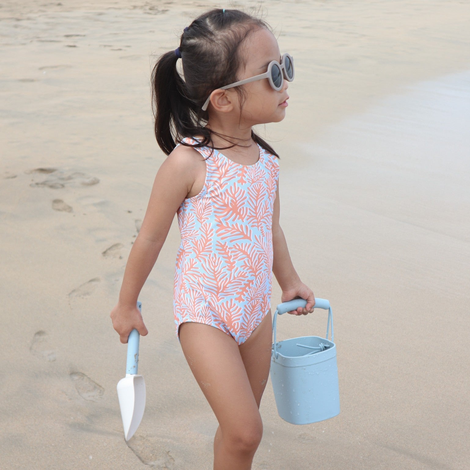 noüka Silicone Bucket & Shovel - Lily Blue (Sold in Case of 2, Qty of 1=2 products) - MAIGHAN DISTRIBUTION CANADA