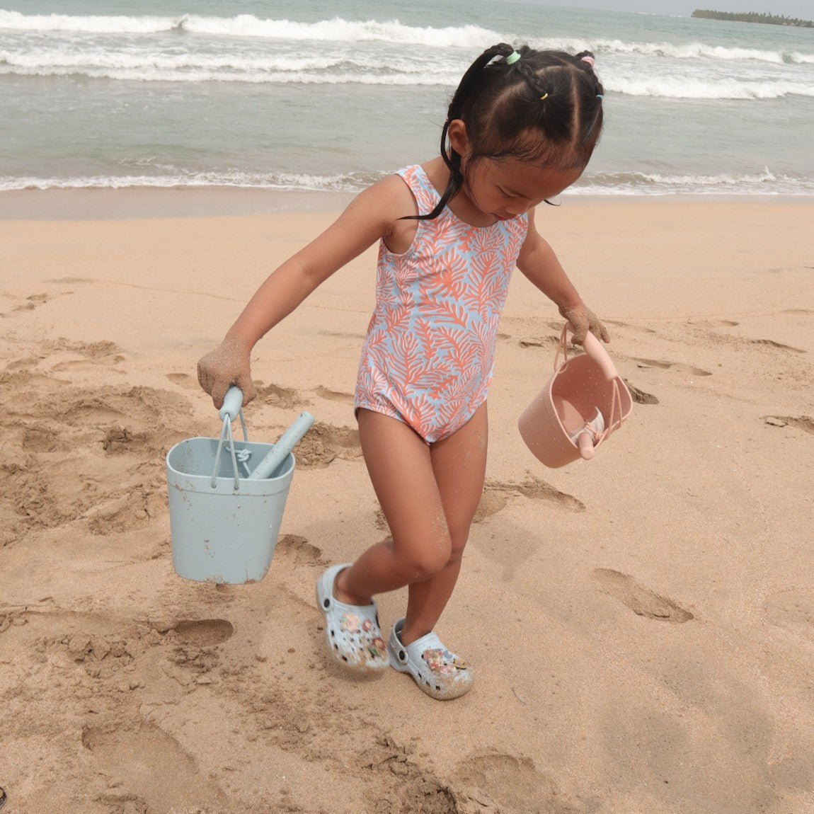 noüka Silicone Bucket & Shovel - Lily Blue (Sold in Case of 2, Qty of 1=2 products) - MAIGHAN DISTRIBUTION CANADA