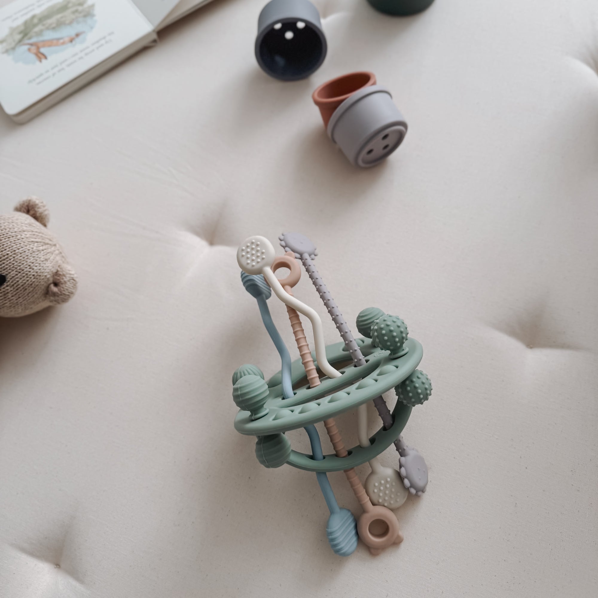 noüka Space Pull Toy - Light Spring (Sold in Case of 2, Qty of 1=2 products) - MAIGHAN DISTRIBUTION CANADA