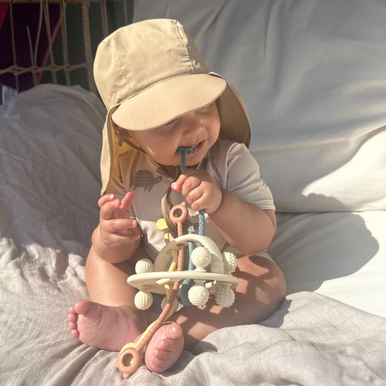 noüka Space Pull Toy - Light Spring (Sold in Case of 2, Qty of 1=2 products) - MAIGHAN DISTRIBUTION CANADA