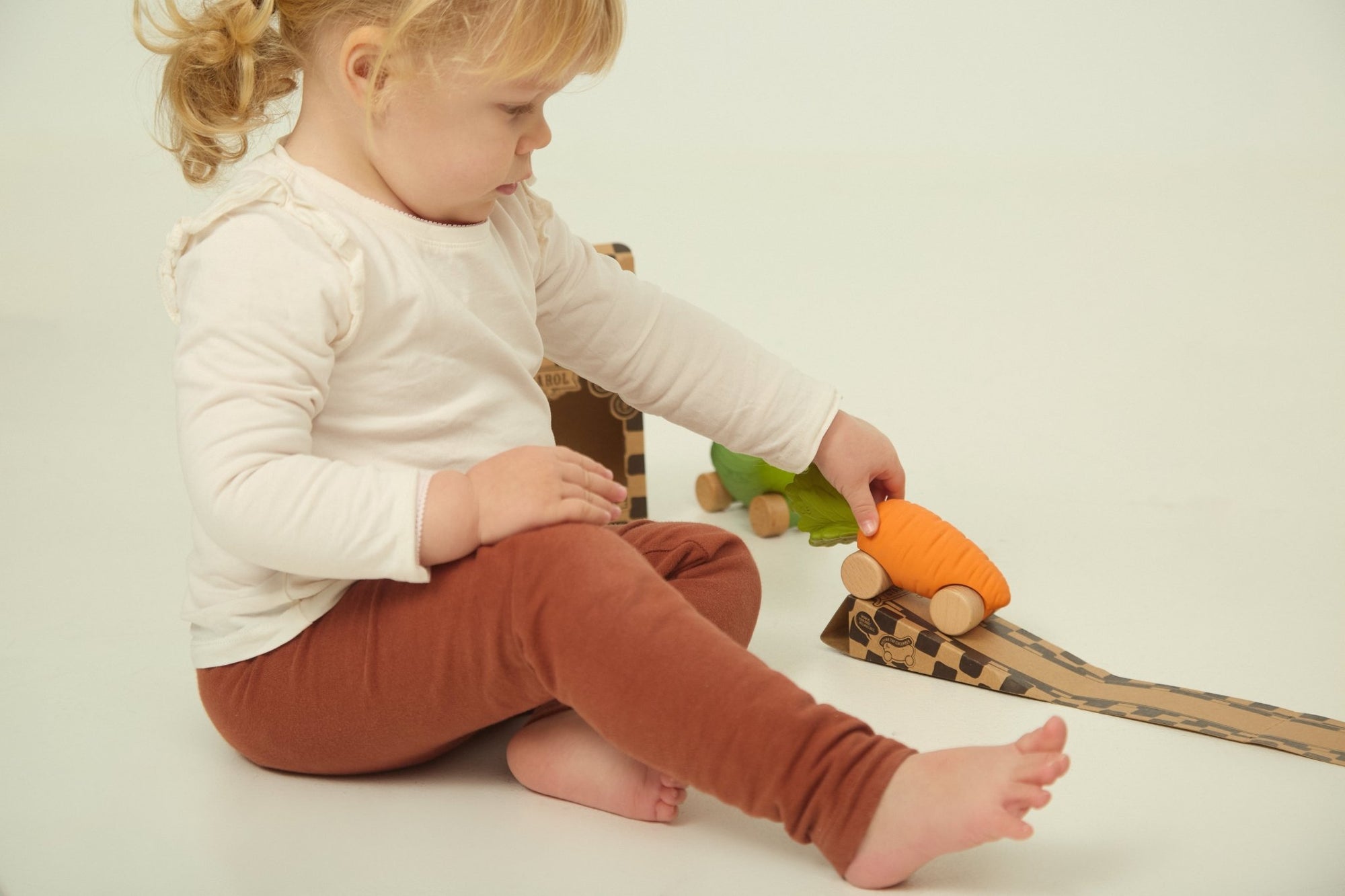 Oli & Carol Cathy The Carrot Baby Car Toy (Min. of 2 PK, multiples of 2 PK) - MAIGHAN DISTRIBUTION CANADA