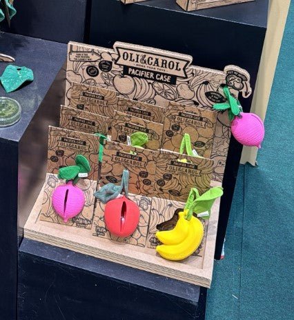 Oli & Carol Pacifier Case Display (Min. of 1, multiples of 1) - MAIGHAN DISTRIBUTION CANADA