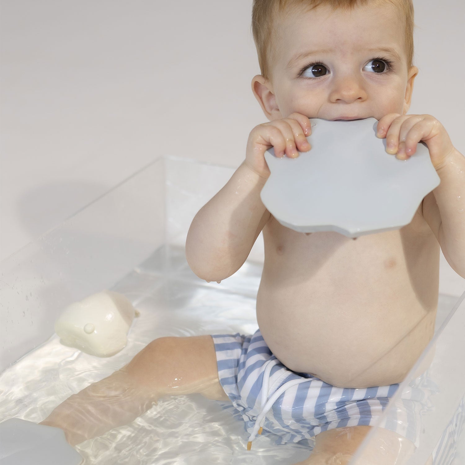 Oli &amp; Carol Polar Bear Bath Toy (Min. of 2 PK, multiples of 2 PK) - MAIGHAN DISTRIBUTION CANADA