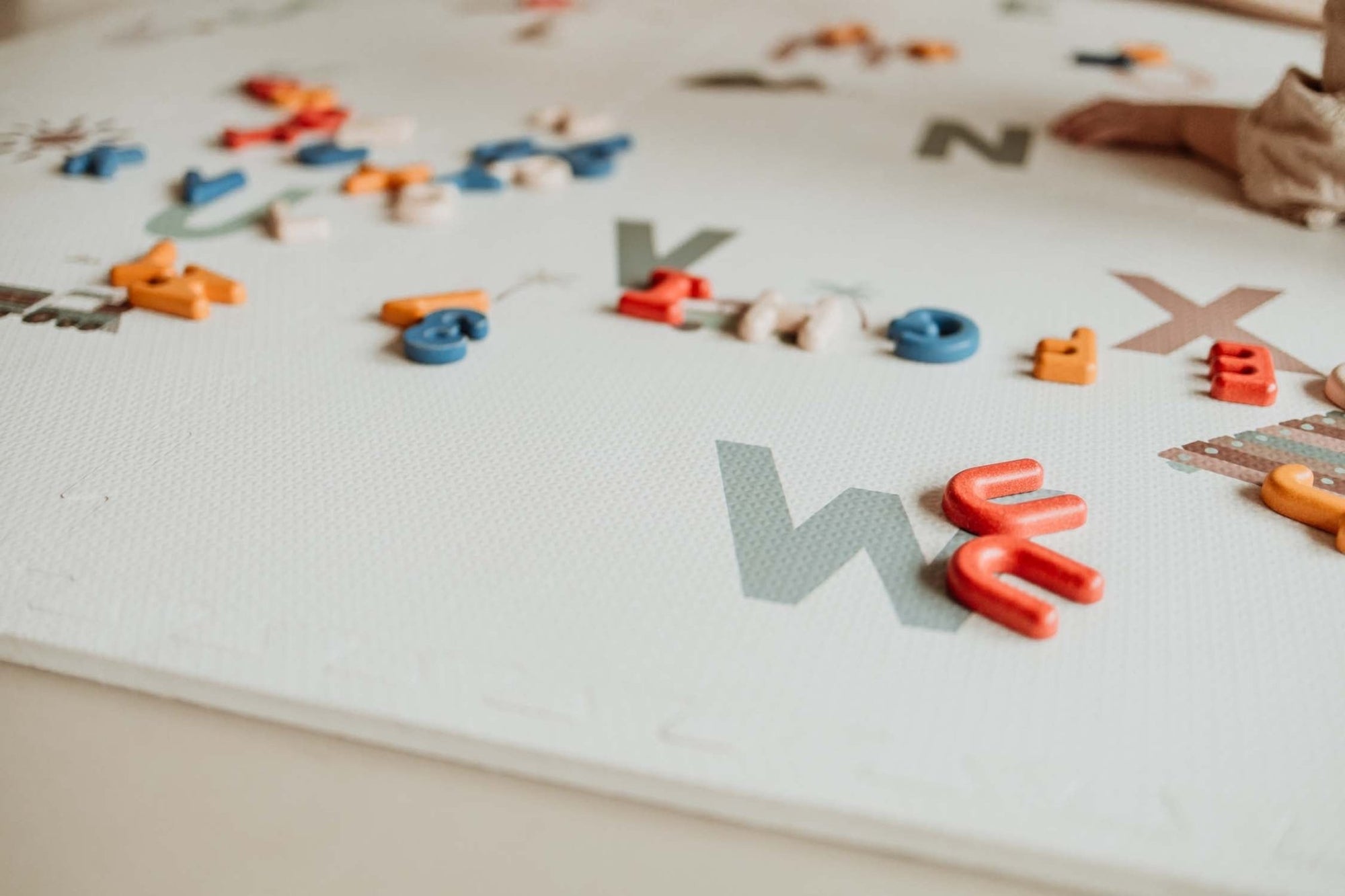 Play&amp;Go Tiloo EEVAA Puzzlemat, Storage box &amp; Mini house - Alphabet/Terrazzo (Min of 1, multiples of 1) - MAIGHAN DISTRIBUTION CANADA