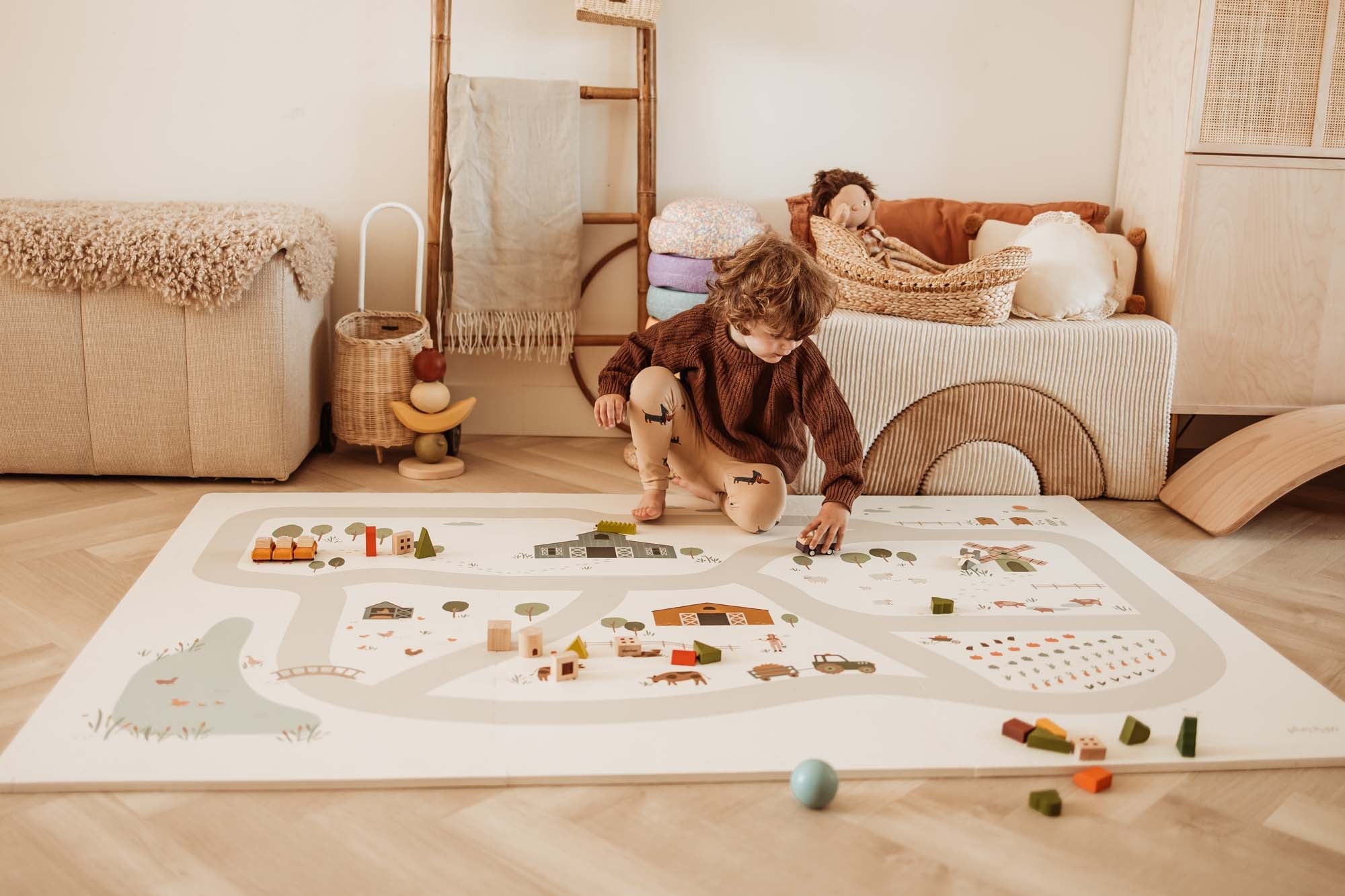 Play&amp;Go Tiloo EEVAA Puzzlemat, Storage box &amp; Mini house - Farm (Min of 1, multiples of 1) - MAIGHAN DISTRIBUTION CANADA