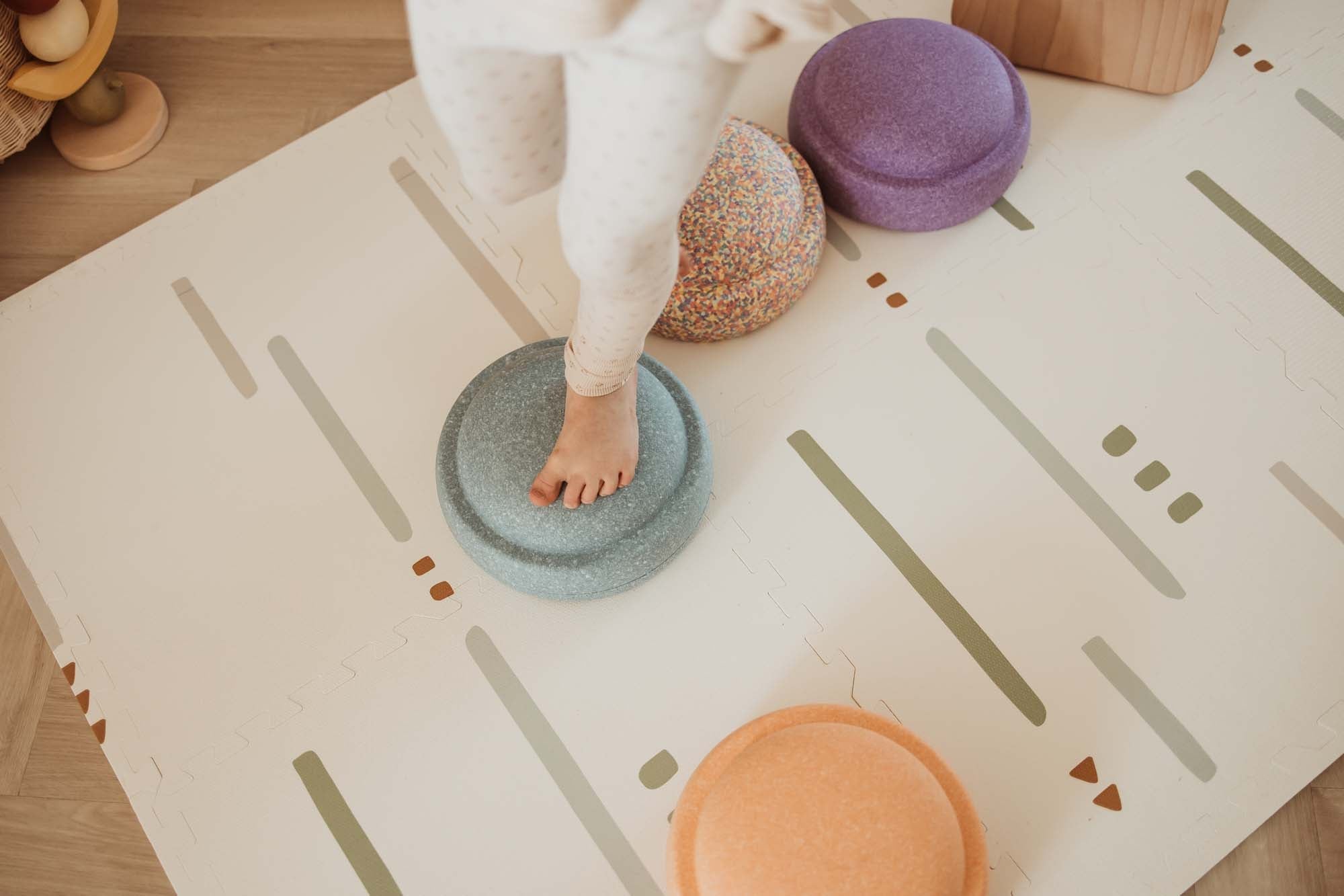 Play&amp;Go Tiloo EEVAA Puzzlemat, Storage box &amp; Mini house - Farm (Min of 1, multiples of 1) - MAIGHAN DISTRIBUTION CANADA