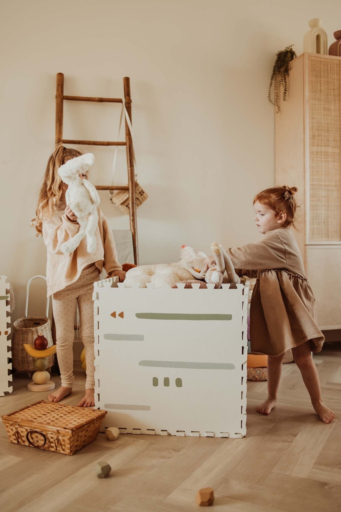 Play&amp;Go Tiloo EEVAA Puzzlemat, Storage box &amp; Mini house - Farm (Min of 1, multiples of 1) - MAIGHAN DISTRIBUTION CANADA