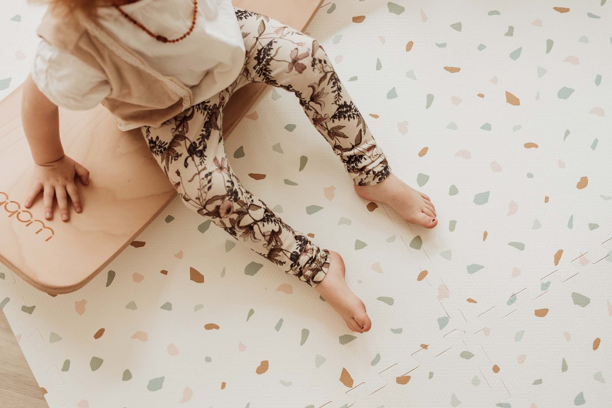 Play&amp;Go Tiloo EEVAA Puzzlemat, Storage box &amp; Mini house - Village (Min of 1, multiples of 1) - MAIGHAN DISTRIBUTION CANADA