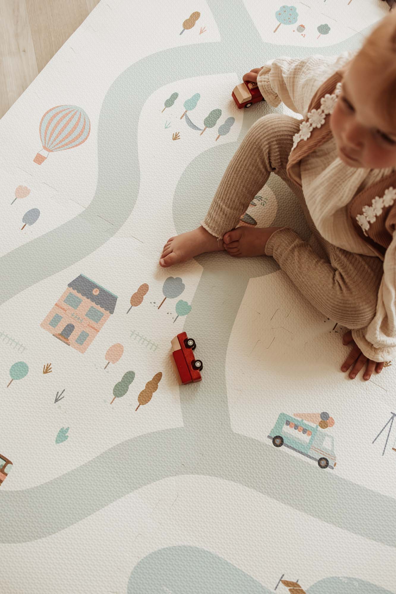 Play&amp;Go Tiloo EEVAA Puzzlemat, Storage box &amp; Mini house - Village (Min of 1, multiples of 1) - MAIGHAN DISTRIBUTION CANADA