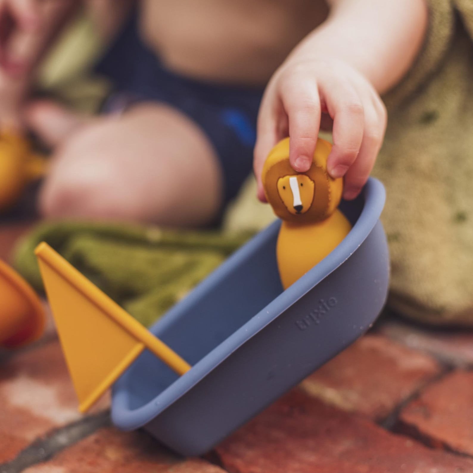 Trixie Bath toy sailboat - Mr. Lion (Min. of 2 PK, multiples of 2 PK) - MAIGHAN DISTRIBUTION CANADA