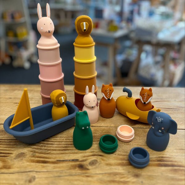 Trixie Stacking cups - 5pcs - Mr. Lion (Min. of 2 PK, multiples of 2 PK) - MAIGHAN DISTRIBUTION CANADA