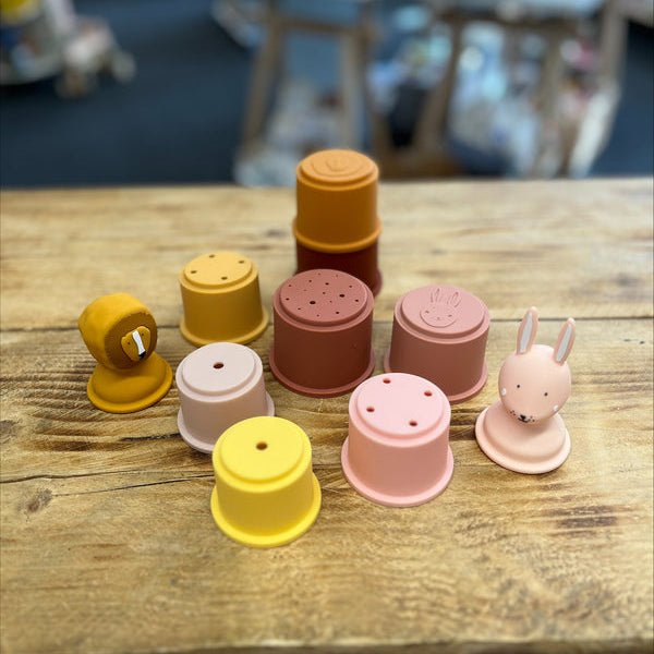 Trixie Stacking cups - 5pcs - Mrs. Rabbit (Min. of 2 PK, multiples of 2 PK) - MAIGHAN DISTRIBUTION CANADA