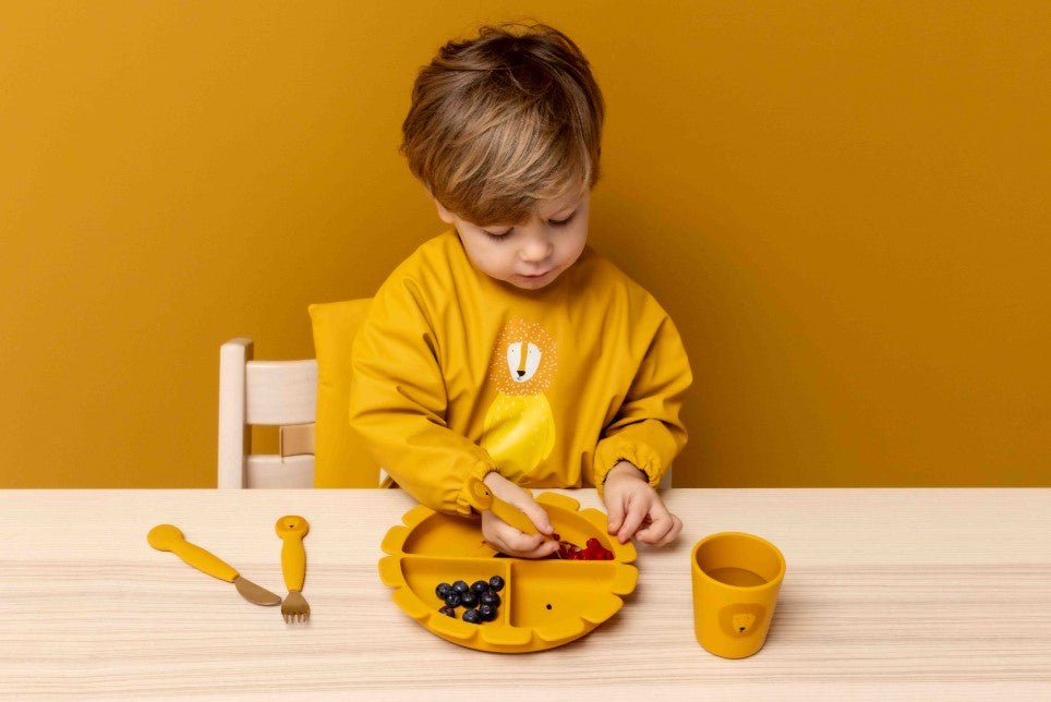 Trixie Waterproof long sleeve bib - Mr. Lion (Min. of 3 PK, multiples of 3 PK) - MAIGHAN DISTRIBUTION CANADA