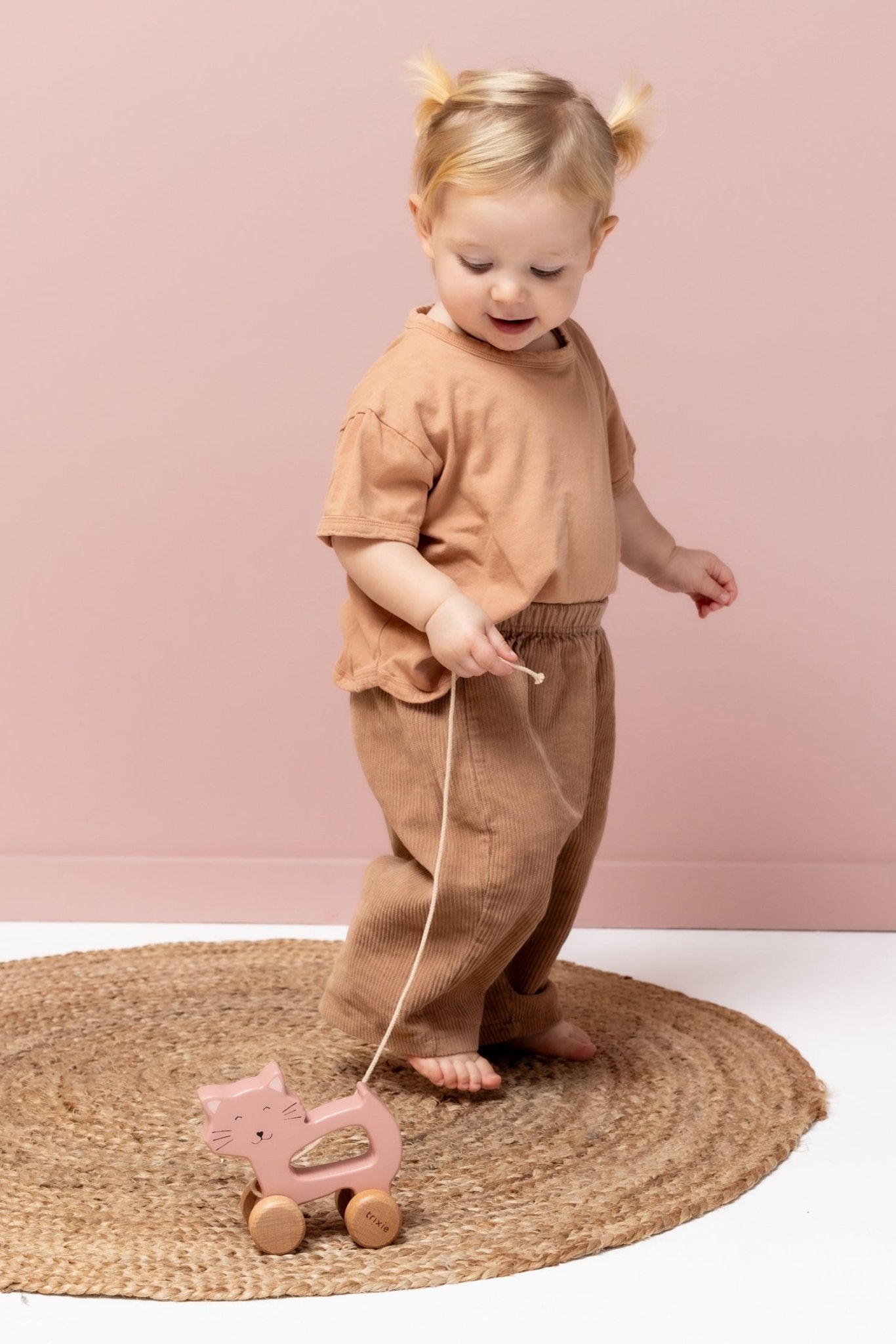 Trixie Wooden pull along toy - Mrs. Cat (Min. of 2 PK, multiples of 2 PK) - MAIGHAN DISTRIBUTION CANADA