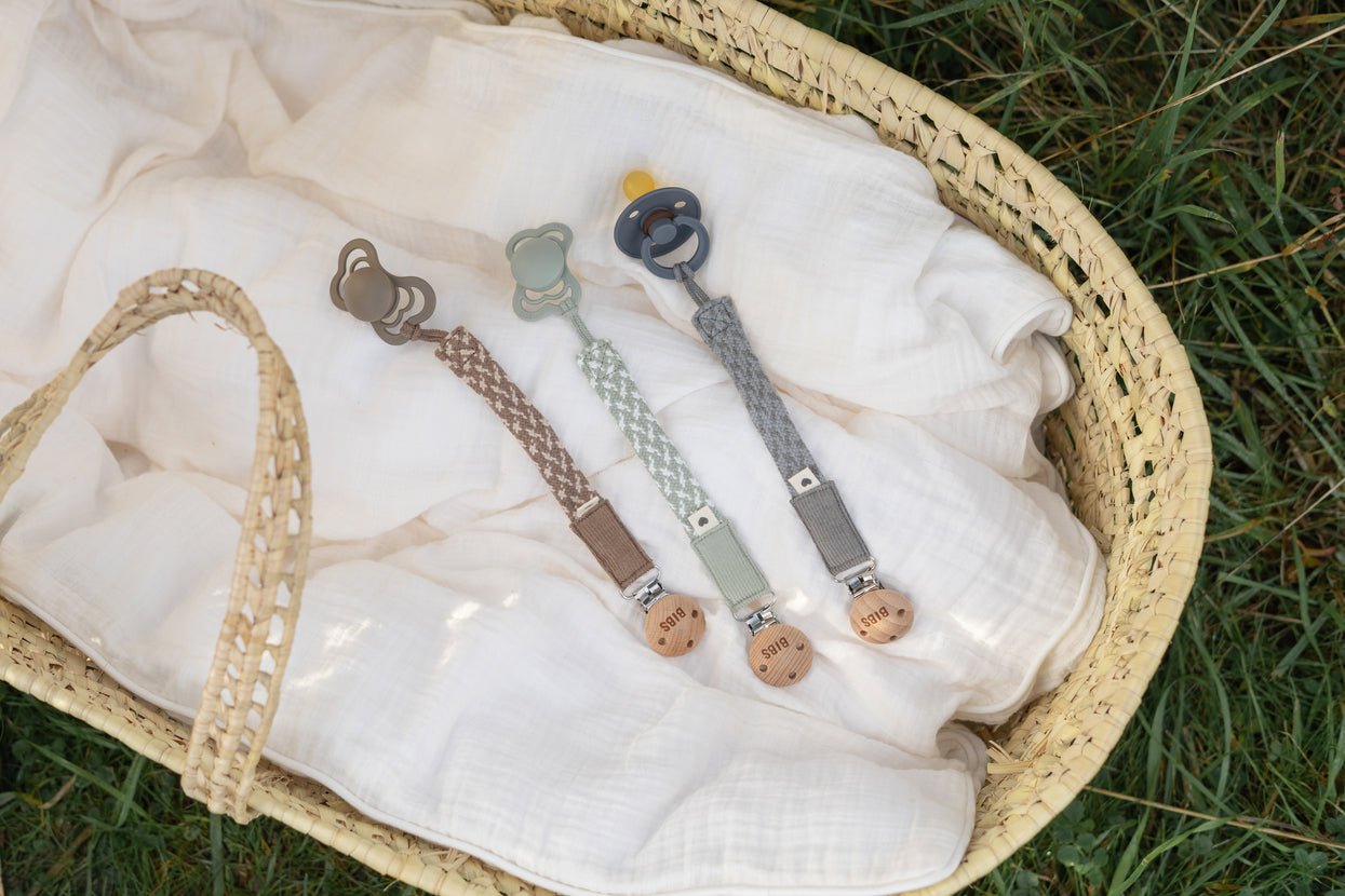 BIBS Pacifier Clip Cloud / Iron ONE SIZE (Min. of 2 PK , multiples of 2 PK) - MAIGHAN DISTRIBUTION CANADA