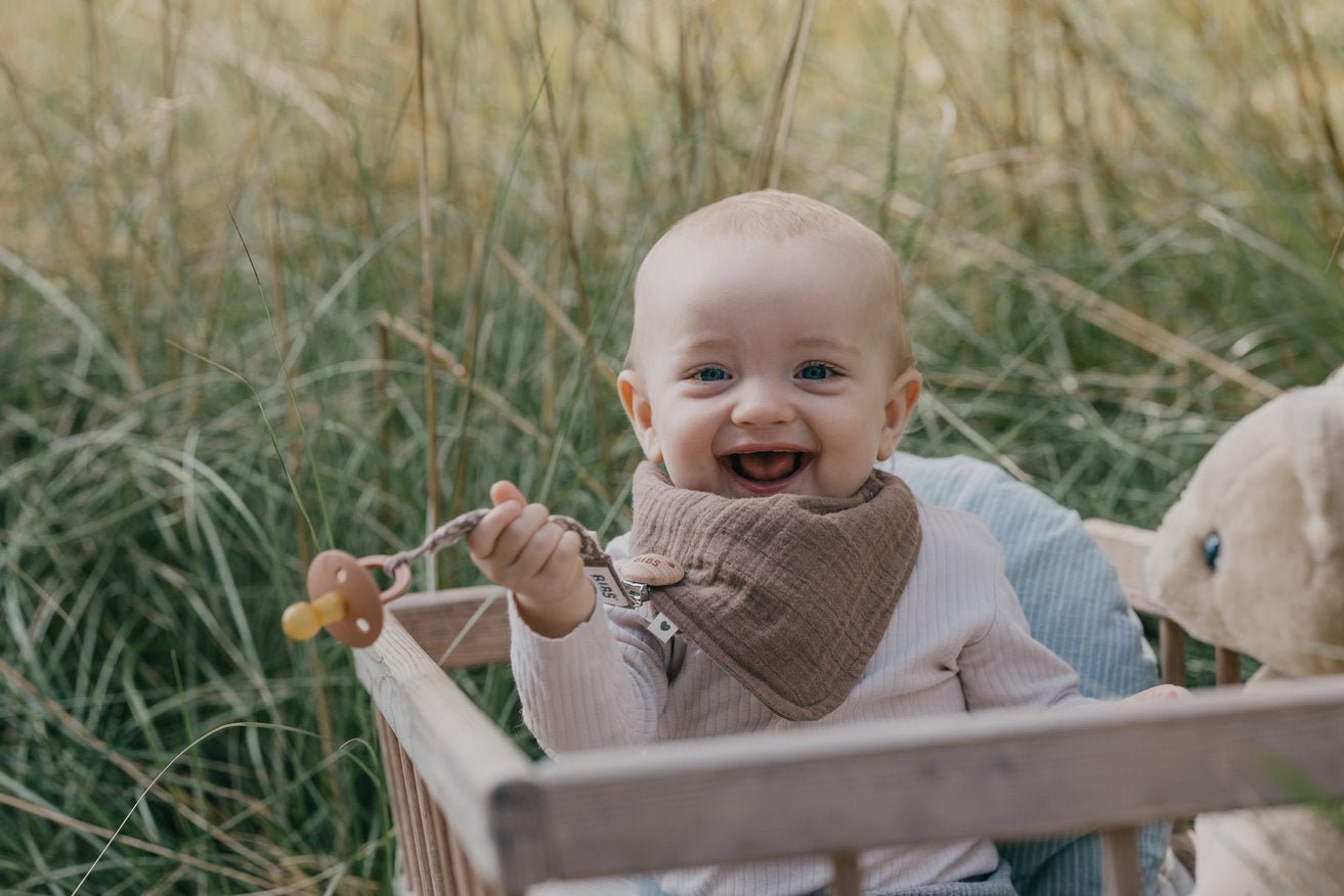 BIBS Pacifier Clip Sand / Ivory ONE SIZE (Min. of 2 PK , multiples of 2 PK) - MAIGHAN DISTRIBUTION CANADA
